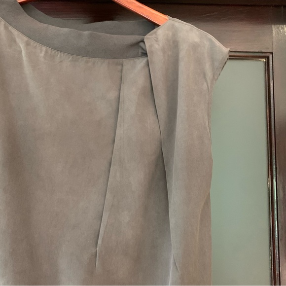 Halston Heritage Grey Washed Silk Blouse - size 6 - Picture 4 of 7
